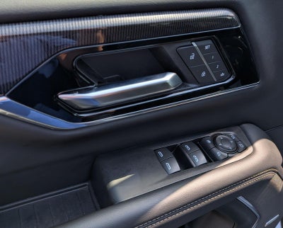 2025 GMC Yukon Elevation