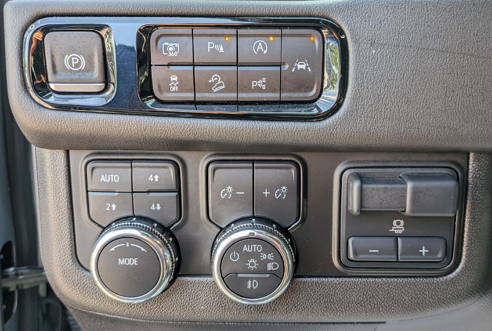 2025 GMC Yukon Elevation