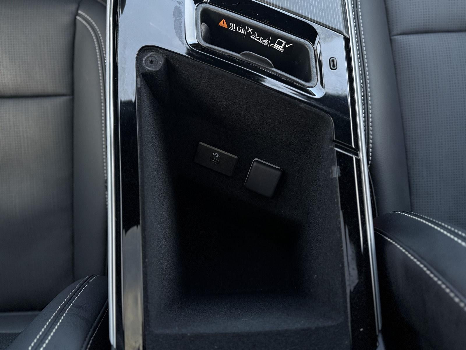 2025 Cadillac LYRIQ Luxury 1