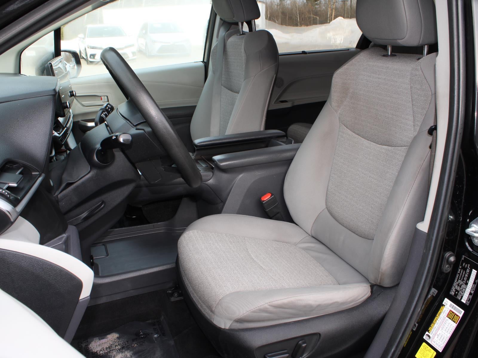 2024 Toyota Sienna LE