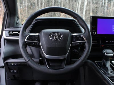 2025 Toyota Sienna Woodland Edition