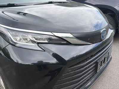 2022 Toyota Sienna LE