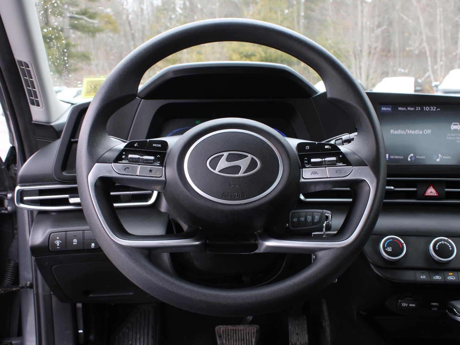 2024 Hyundai Elantra SE