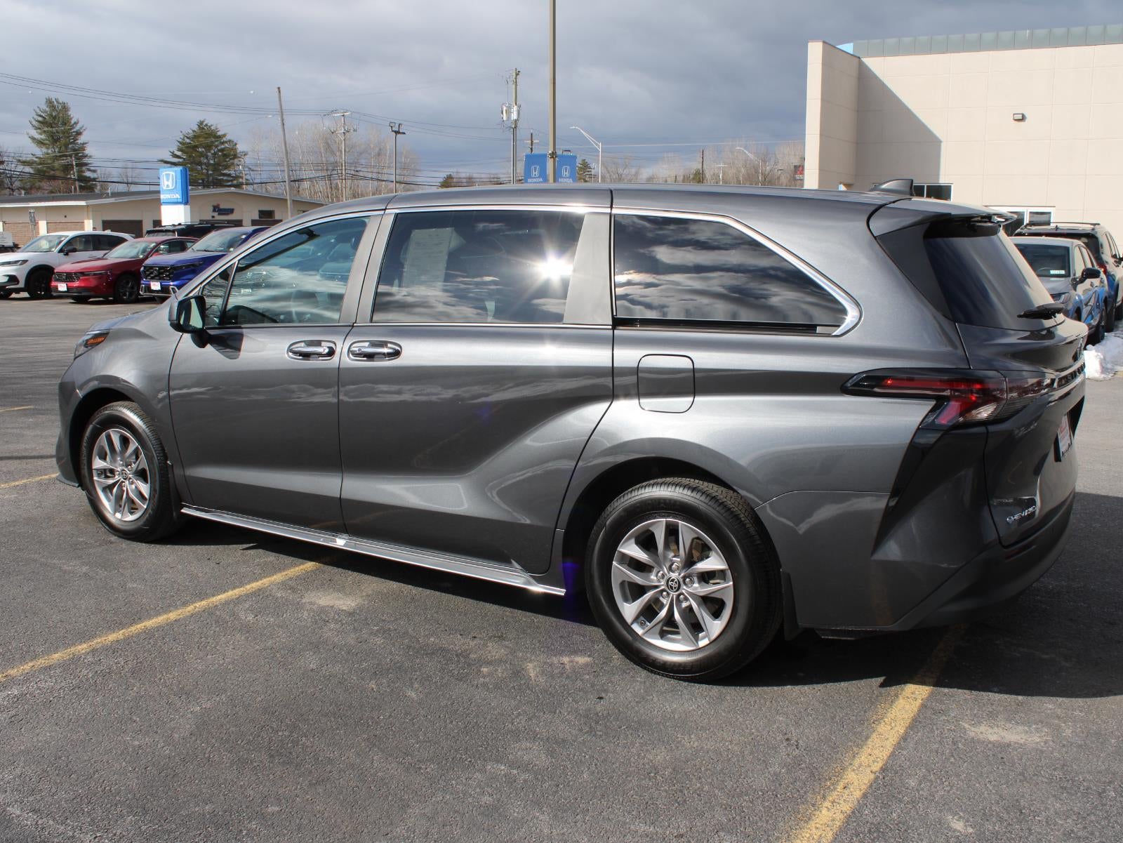 2025 Toyota Sienna XLE