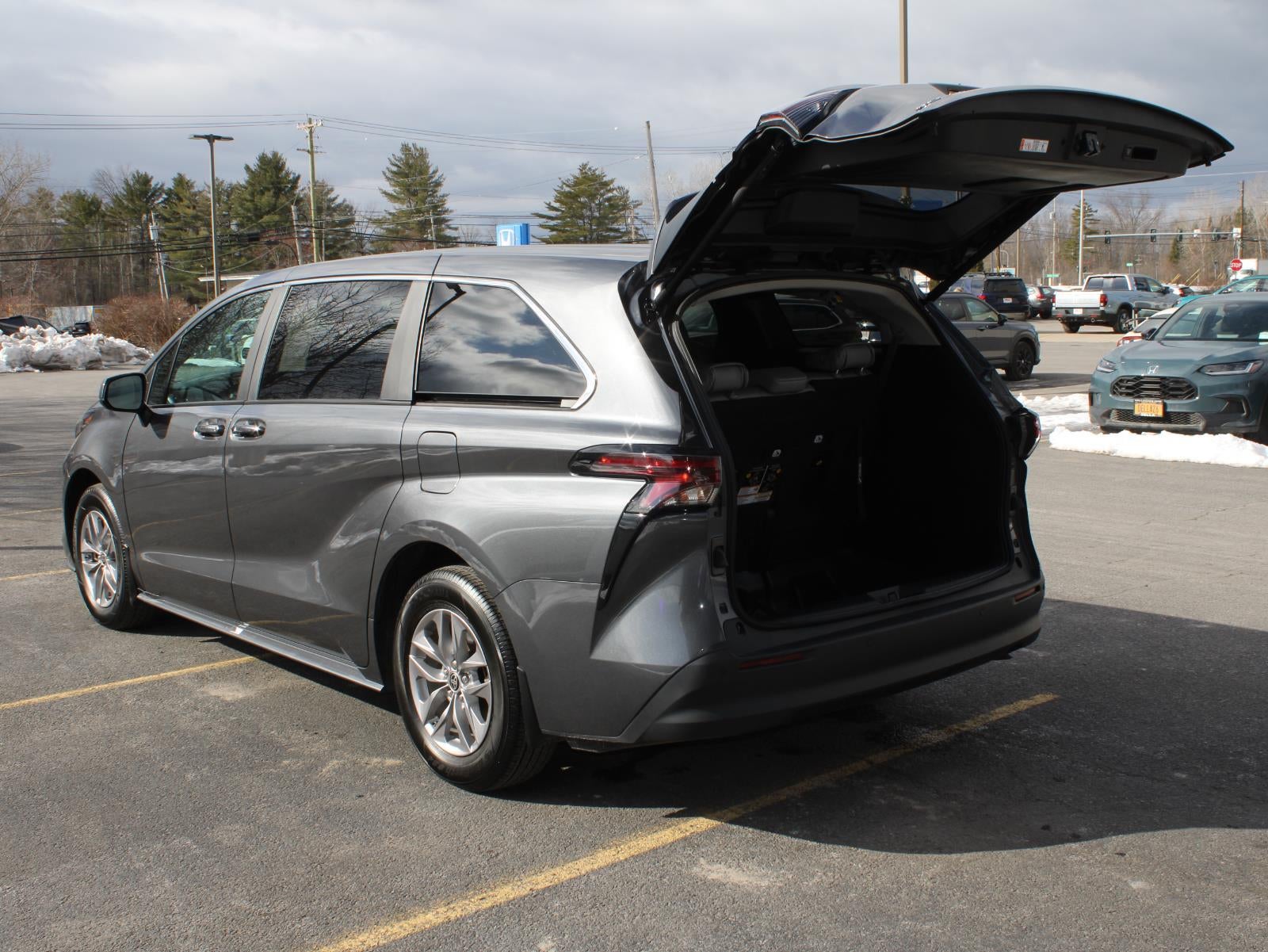 2025 Toyota Sienna XLE