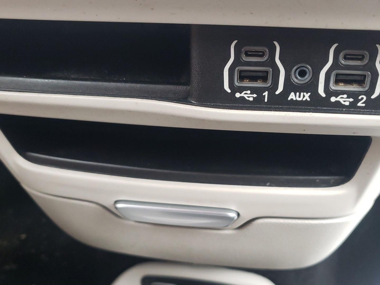 2022 Chrysler Voyager LX