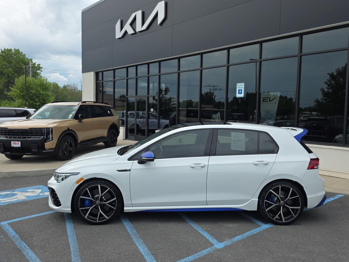 2024 Volkswagen Golf R Base
