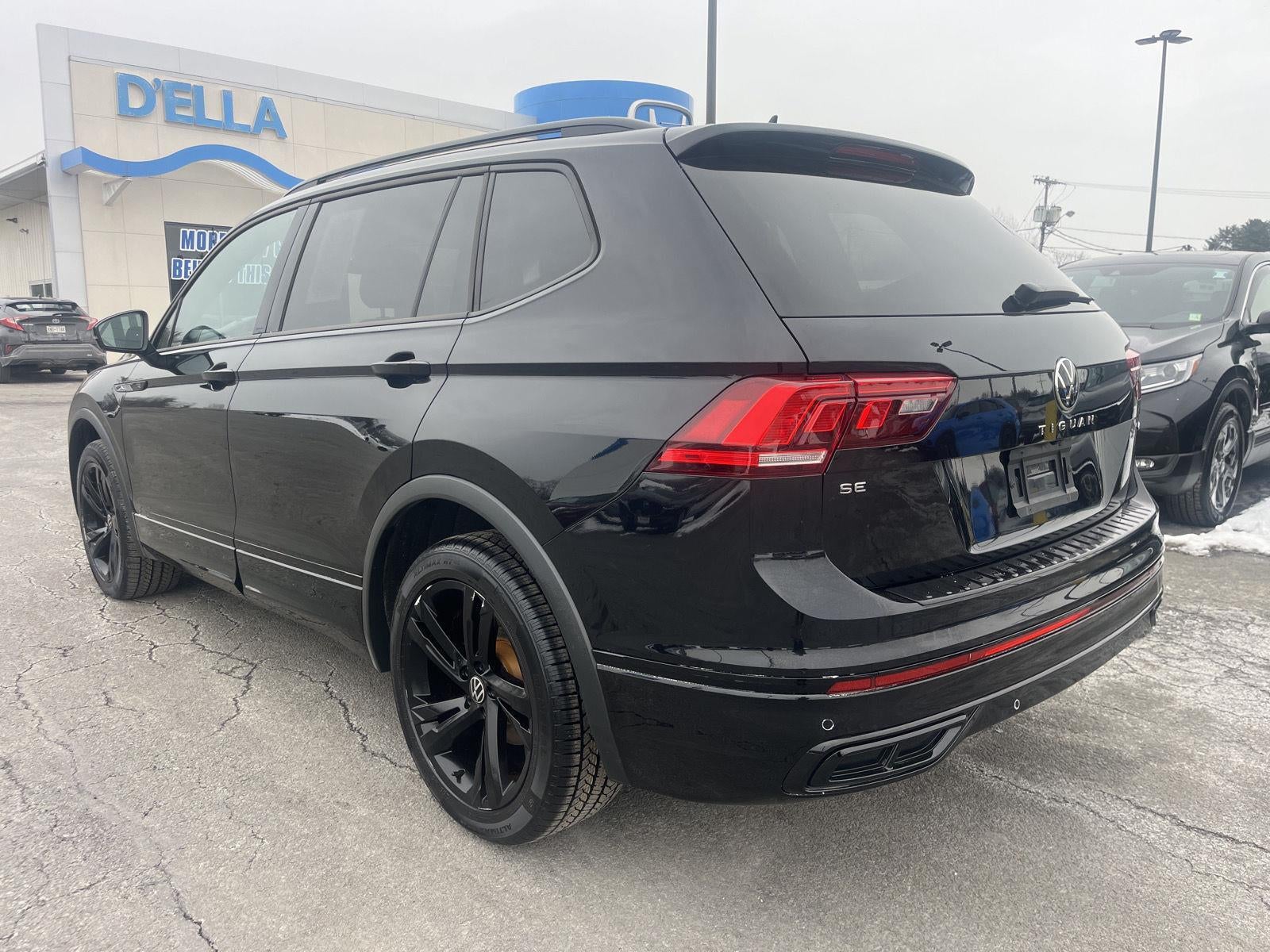 2024 Volkswagen Tiguan SE R-Line Black