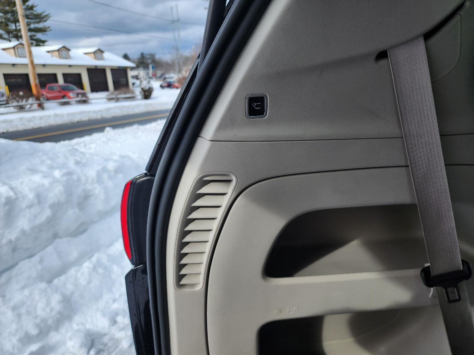 2024 Chrysler Voyager LX