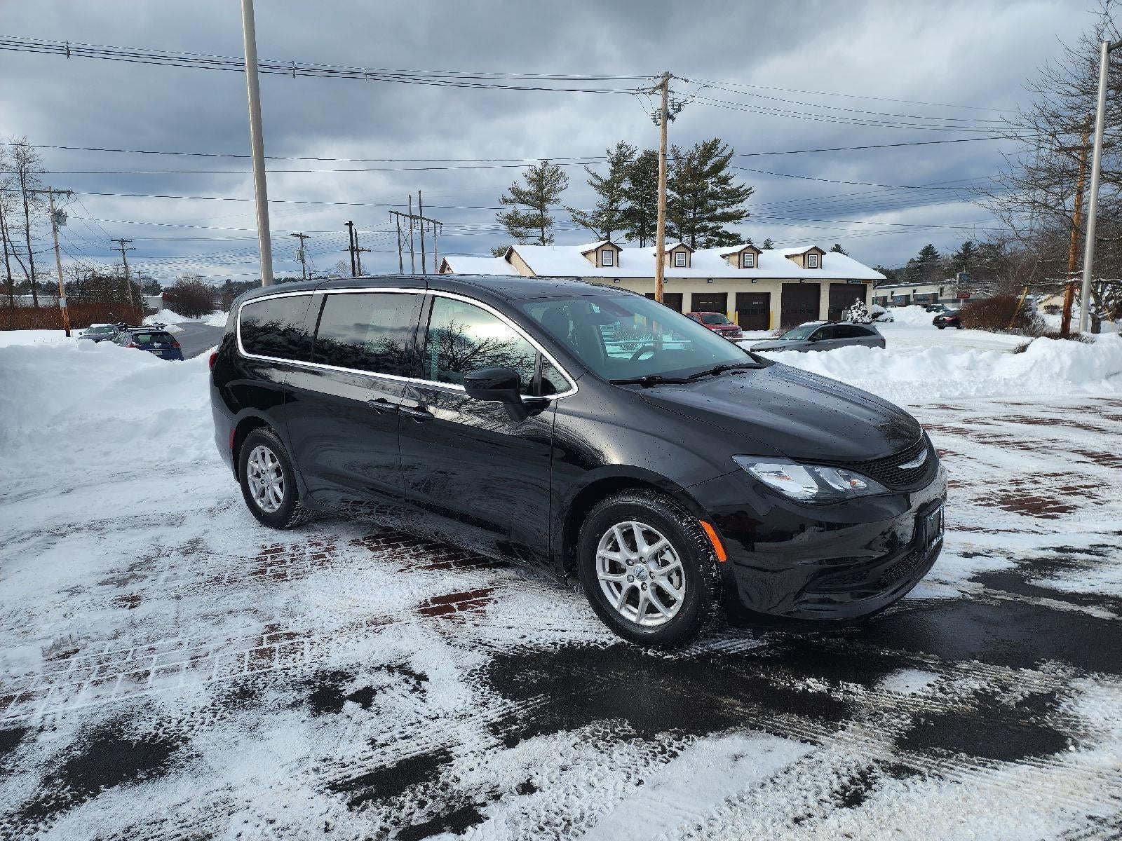 2024 Chrysler Voyager LX
