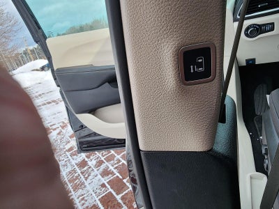 2024 Chrysler Voyager LX