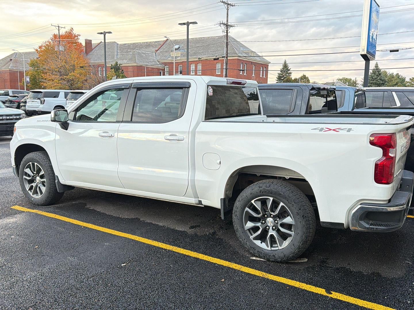 2024 Chevrolet Silverado 1500 LT (2FL)