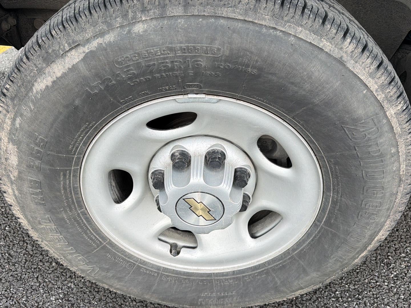 2025 Chevrolet Express Cargo WT