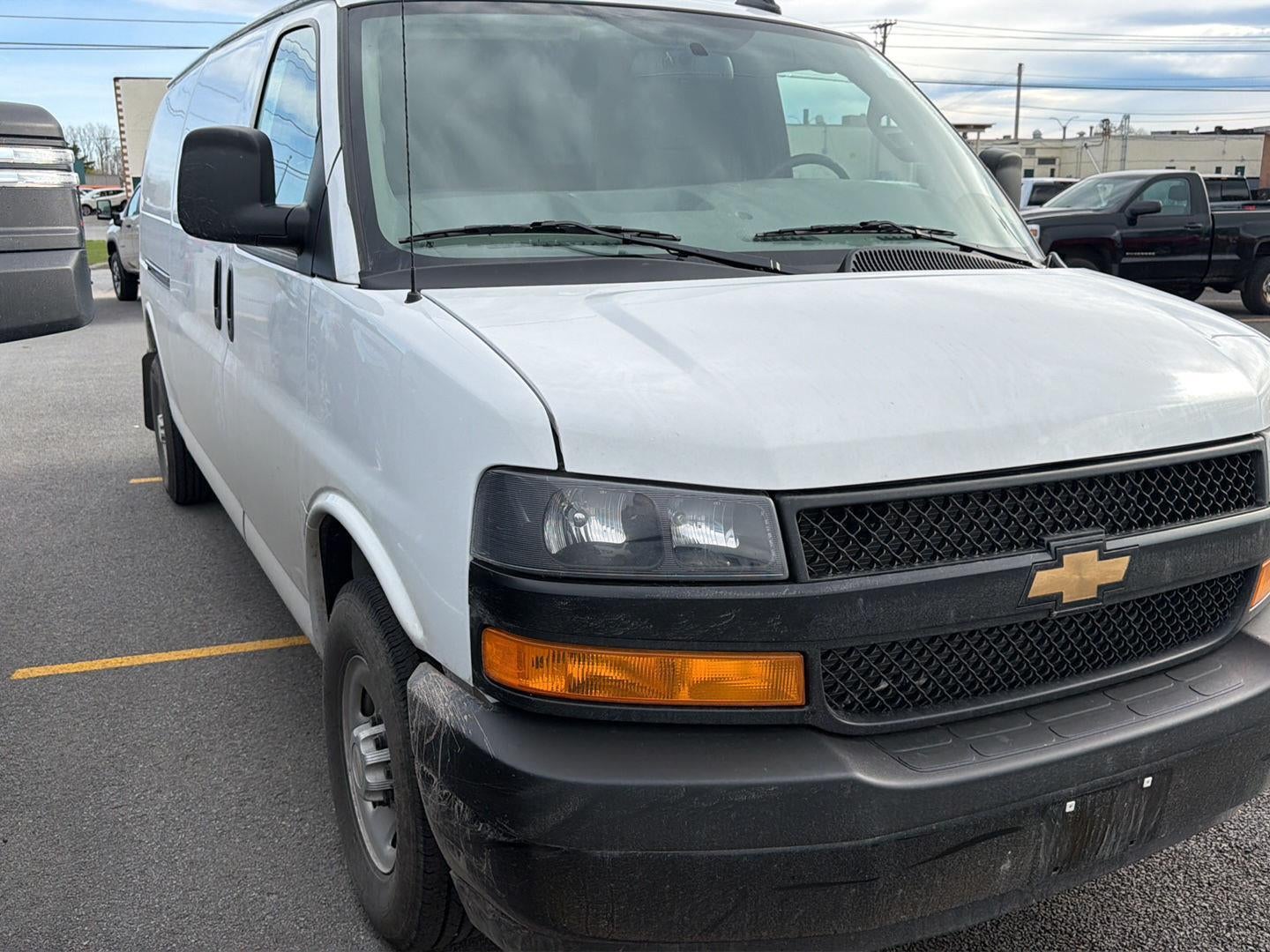 2025 Chevrolet Express Cargo WT