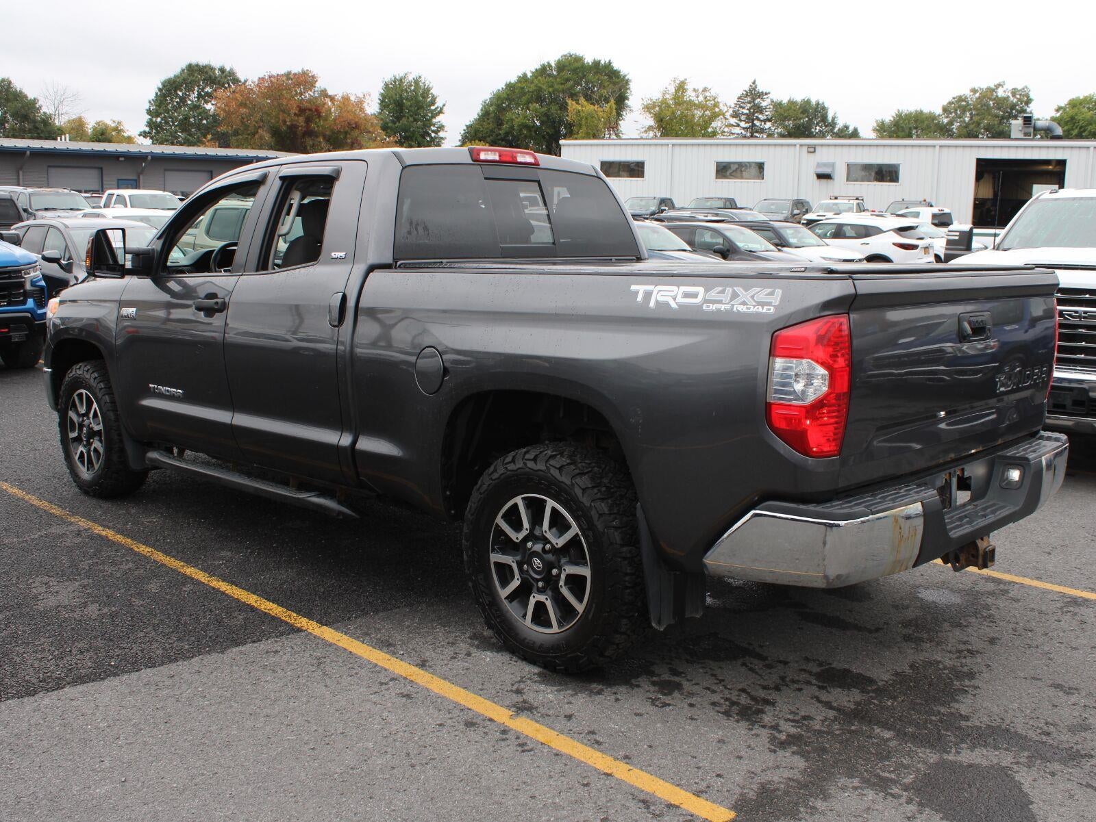 2017 Toyota Tundra SR5 5.7L V8